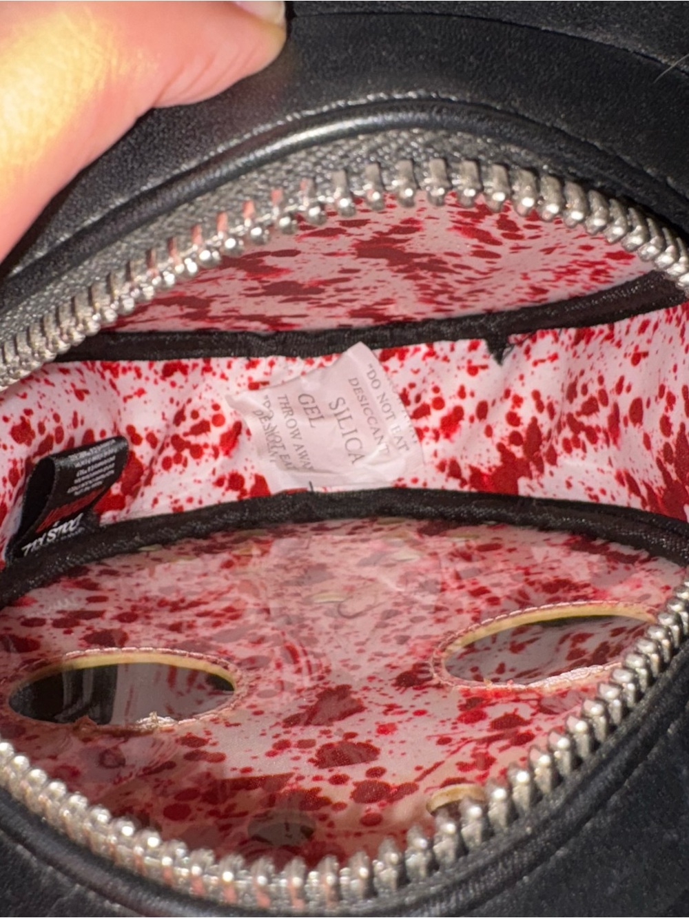 JASON'S REVENGE CROSSBODY BAG - Picture 6 of 6
